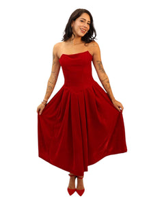 Rose Velvet dress with corset and voluminous skirt in red.